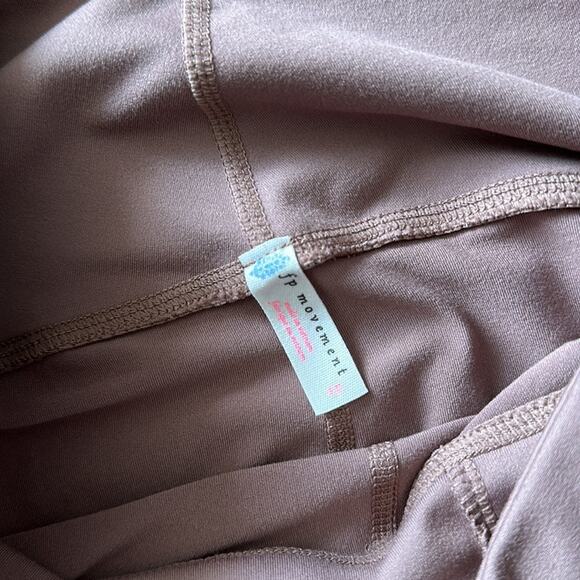 Free People FP Movement Beige Tan Capri Leggings Hole Detail K5 - Picture 6 of 9